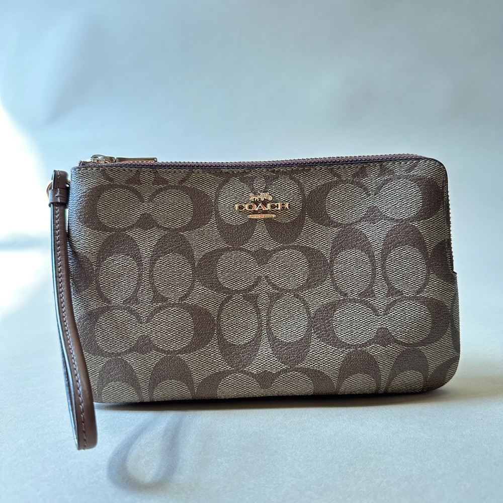 Coach wristlet large corner zip in signature logo print